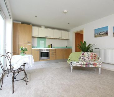 2 bedroom ground floor flat to rent - Photo 3