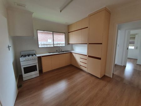 1/10 Binalong Avenue, Chadstone VIC 3148 - Apartment For Rent | Domain - Photo 5