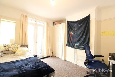 5 bedroom semi-detached house to rent - Photo 2