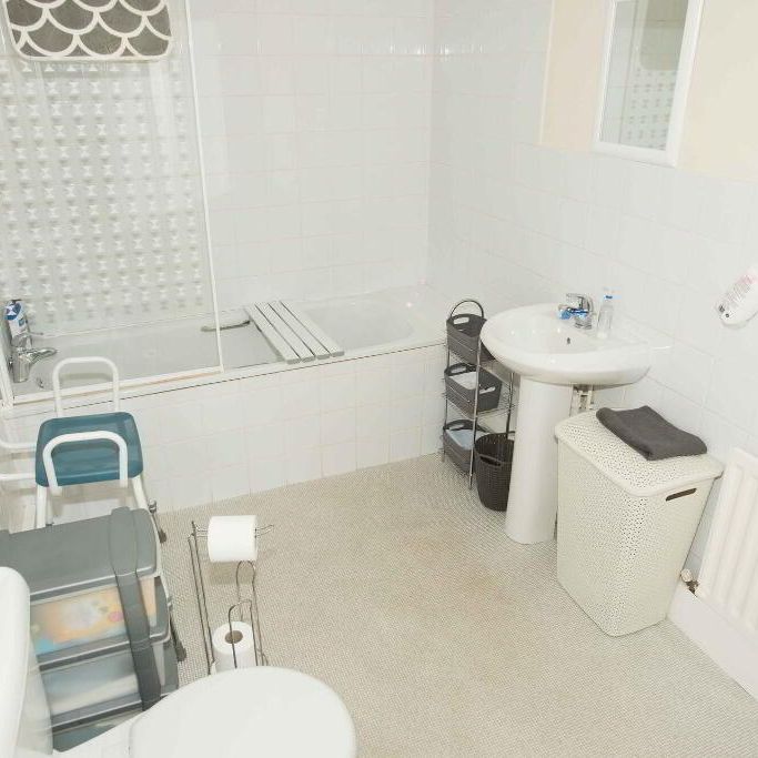 25 Downshire Place, Belfast, Holywood, BT18 9LX - Photo 1