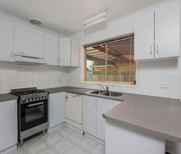 Family Home in Prime Location! - Photo 1