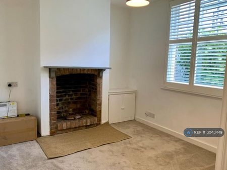 2 bedroom end of terrace house to rent - Photo 2