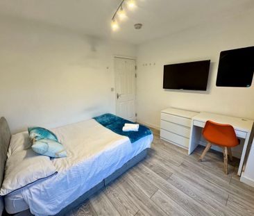 1 bedroom in a house share to rent - Photo 2