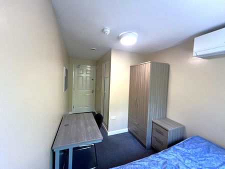 7 Bed Flat, Stokes Croft, BS1 - Photo 4