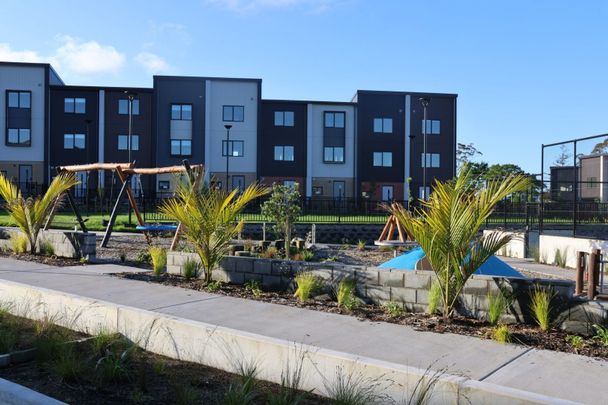 Charming 2 Bedrooms Low Maintenance - Photo 1