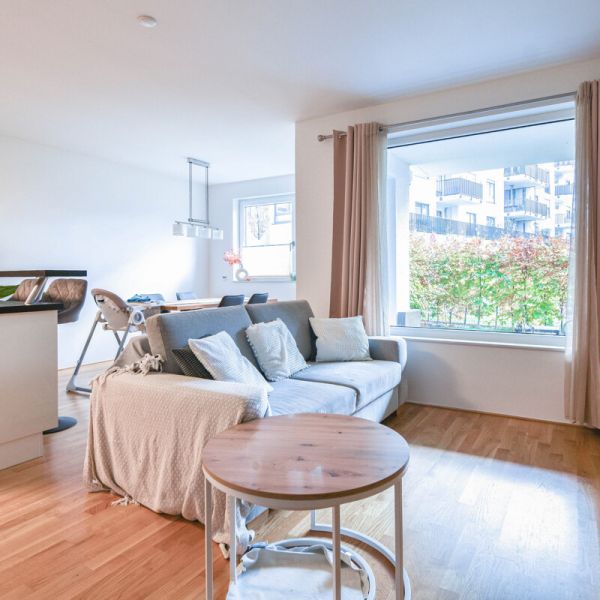 Zentral gelegene 3-Zimmer-Erdgeschosswohnung mit kleinem Garten im O-Quartier. - Photo 1