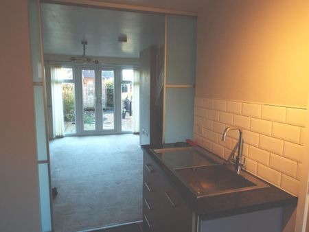 2 bedroom terraced house to rent - Photo 4
