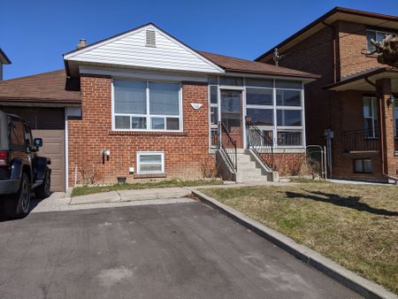 For Lease - 368 Hillmount Avenue, Toronto, Ontario - Photo 5