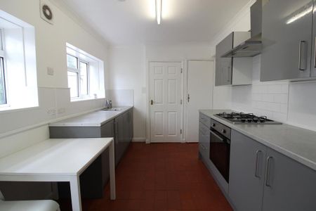 4 bedroom terraced house to rent - Photo 2