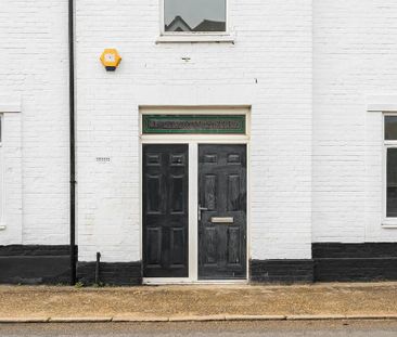 2 bedroom terraced house to rent - Photo 3