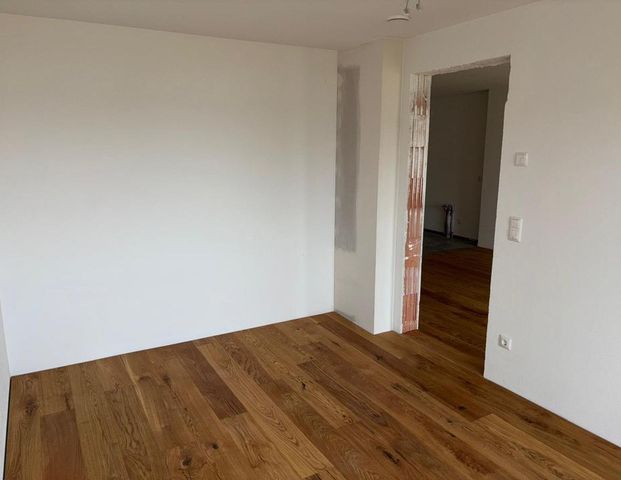 Erstbezug 2-Zimmer-Wohnung im Vierseithof: Whg. 31 mit EBK, Balkon und Tiefgarage - Photo 1