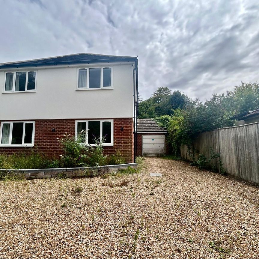 Aldershot Road, Fleet, GU51 - Photo 1