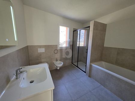 MODERNO SPAZIOSO E SOLEGGIATO - Photo 2