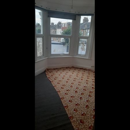 Room in a Shared House, Clandon Road, IG3 - Photo 3