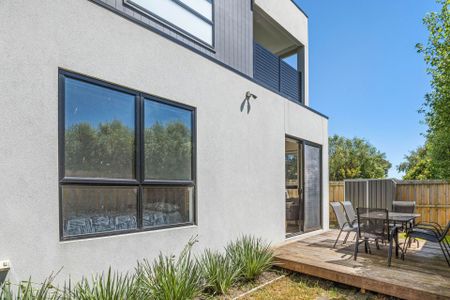 MODERN TOWNHOUSE CLOSE TO AMENITIES - Photo 2