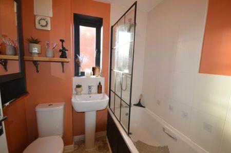 3 bedroom semi-detached house to rent - Photo 5