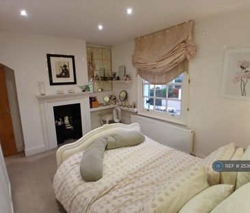 3 bedroom semi-detached house to rent - Photo 5