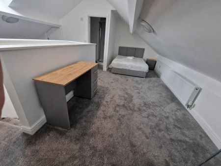 4 bedroom terraced house to rent - Photo 5