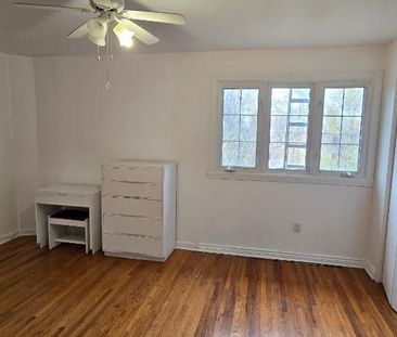 LIBRE Maison à louer très bien située à Brossard - Photo 2