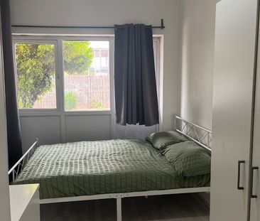 Room in a Shared House, Hilda Road, E16 - Photo 2