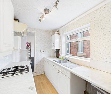 3 bedroom flat to rent - Photo 6