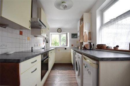 3 bedroom semi-detached house to rent - Photo 5