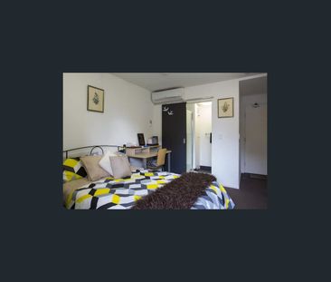 Modern One-Bedroom Studio Apartment in the Heart of North Melbourne - Photo 1