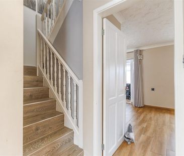 Chestnut Close, Hampton - Photo 4