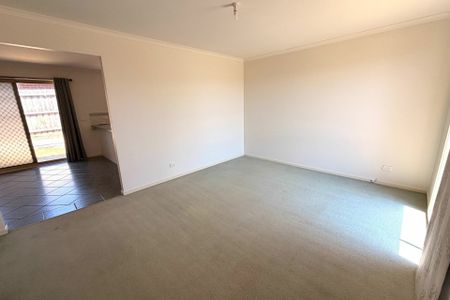 9 Cumulus Court, Hampton Park VIC - Photo 2