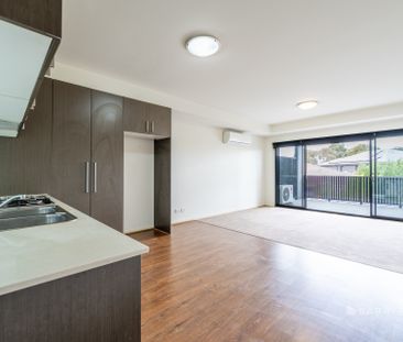 Modern Apartment Living in Prime Epping Location - Photo 2