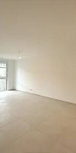 BEZUGSFERTIG: Neubau-Erstbezug mit Freifläche und Küche! - Photo 1