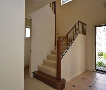 Stylish Townhouse in Gated Benowa Estate - Photo 2