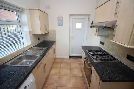 3 bedroom semi-detached house to rent - Photo 3