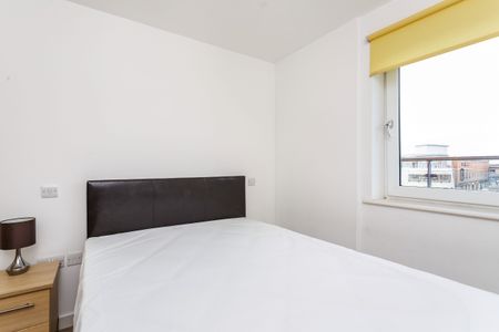 2 bedroom apartment to rent The Crescent, Gunwharf Quays, Portsmouth, PO1 - Photo 3
