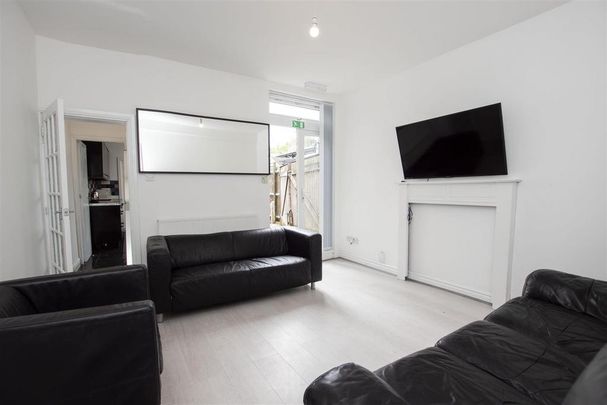 6 bedroom house to rent - Photo 1