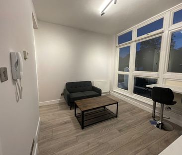 1 Bed Flat, High Street, W3 - Photo 5