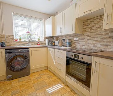 2 bedroom semi-detached house to rent - Photo 6