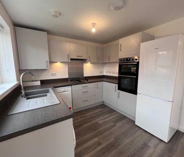 3 bedroom semi-detached house to rent - Photo 4