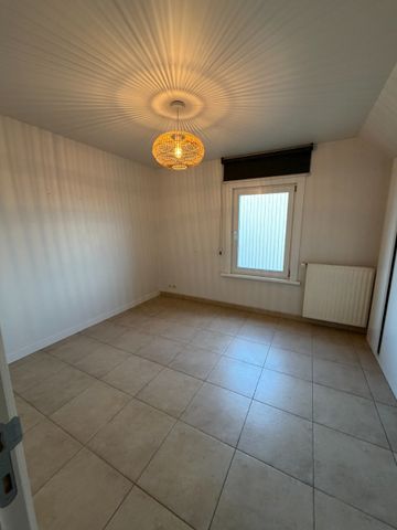 Gezellig appartement met 2 slaapkamers in Zwevezele! - Photo 4