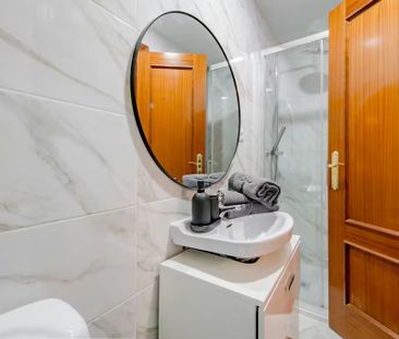 Calle de Fuendetodos, Madrid, Community of Madrid 28047 - Photo 6