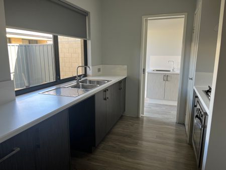 62C Henry Street, East Cannington WA 6107 - Villa For Rent | Domain - Photo 3