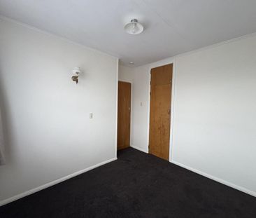 Handy, Homely Haven Near the Hospital - Photo 4