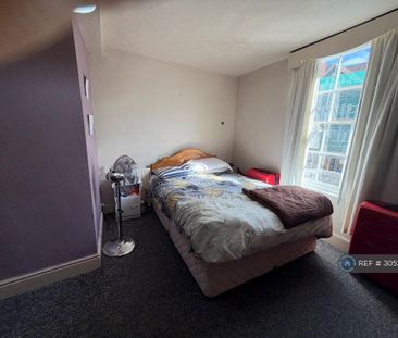 3 bedroom flat to rent - Photo 6
