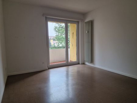 Rent a 3 rooms apartment in Rancate - Photo 4