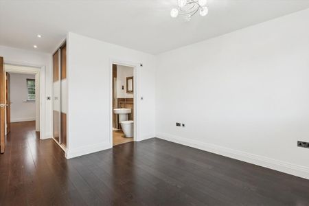 5 bedroom detached house to rent - Photo 3