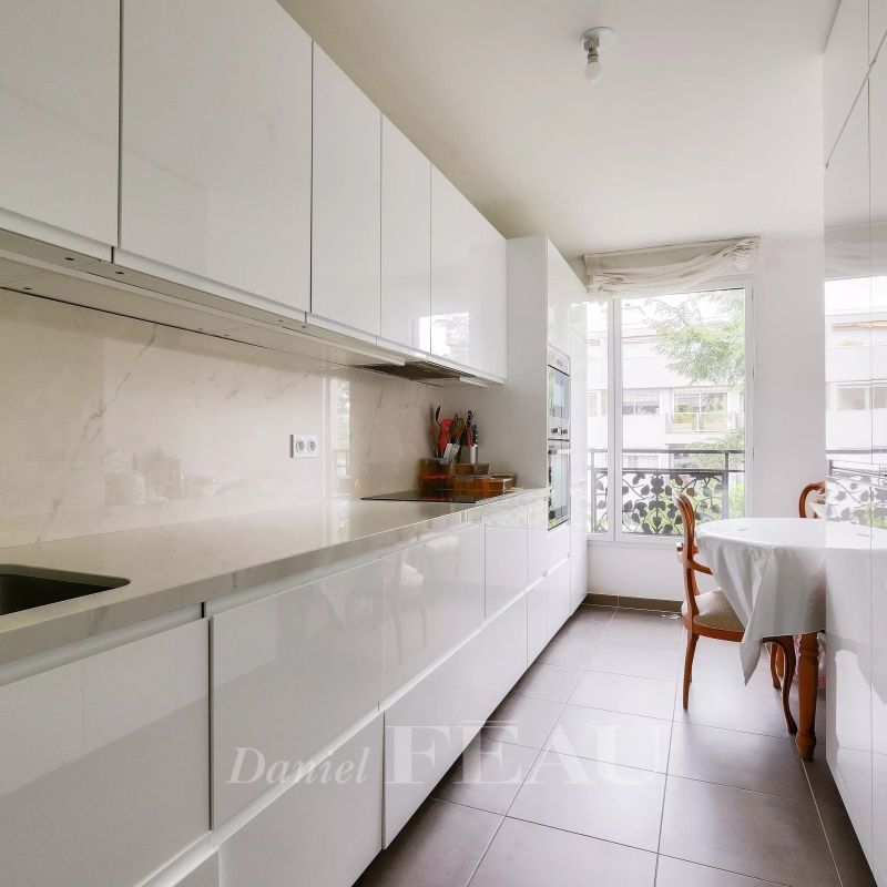 Saint-Cloud - Val d'Or - Appartement meublé et traversant de 95 m² avec balcons. - Photo 1