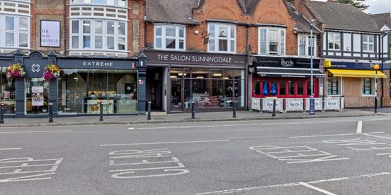 A fully refurbished one bedroom apartment with air conditioning in the heart of Sunningdale. - Photo 3