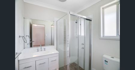 Modern 4 Bedroom Home - Photo 5