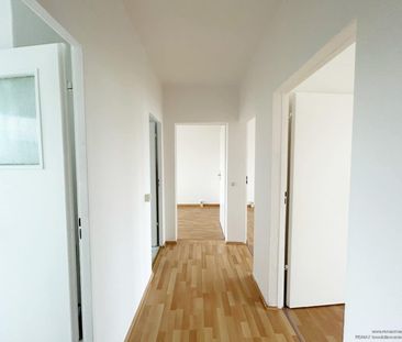 Wohnen mit Komfort: Großzügige 3-Zimmer-Wohnung in zentraler Lage - Foto 1