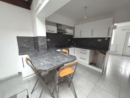 2 bedroom townhouse to rent - Photo 4